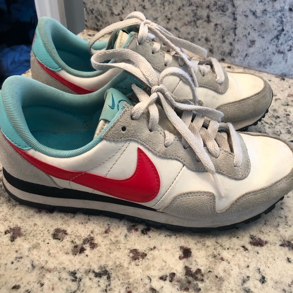 nike retro womens sneakers